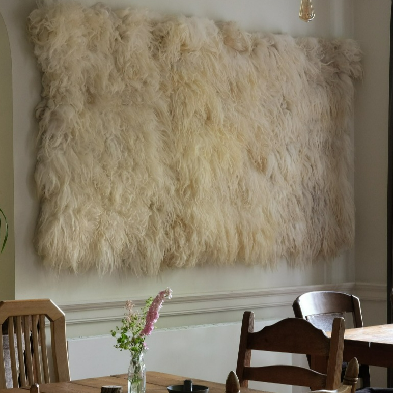 Stoere wanddecoratie | BoDu Workshops Schapenvachtvilten